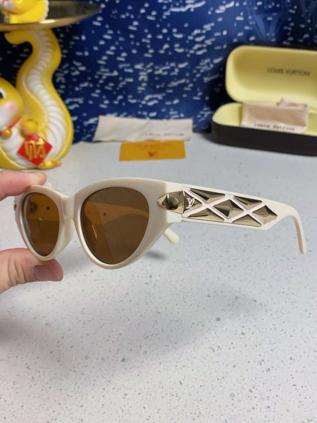 CAT EYE SUNGLASSES 576884 IN IVORY AND GOLD ACETATE