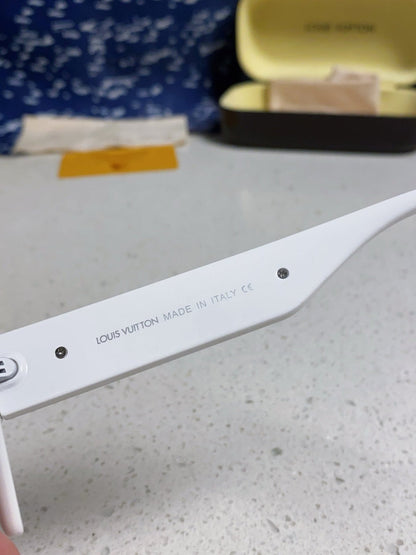 CAT EYE SUNGLASSES 576885 IN WHITE AND GOLD ACETATE