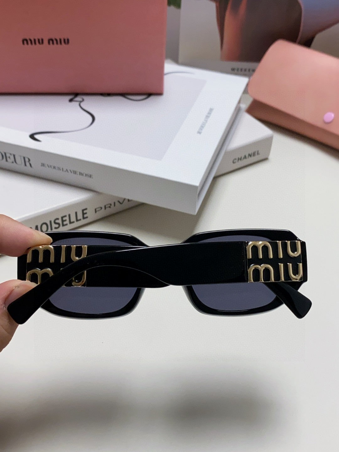 GLIMPSE SUNGLASSES 576821 IN BLACK ACETATE