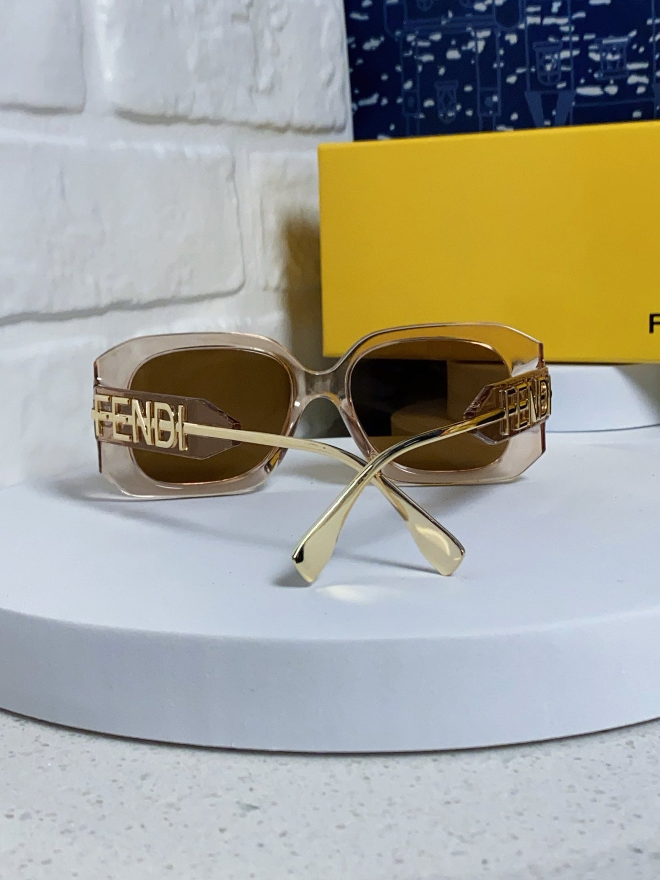 OVERSIZES FF DIAMONDS SQUARE SUNGLASSES 551639 IN ACETATE