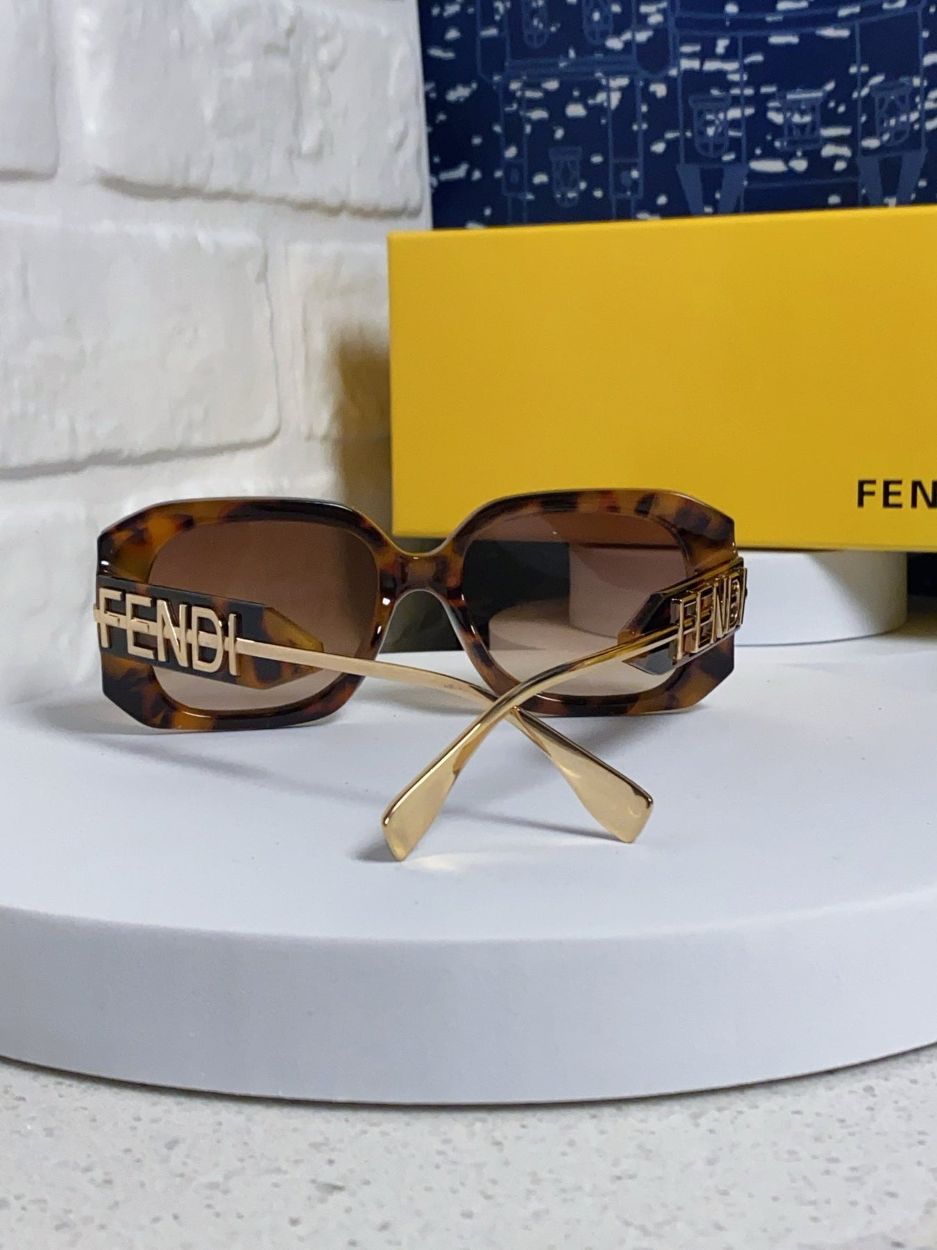 OVERSIZES FF DIAMONDS SQUARE SUNGLASSES 551639 IN ACETATE