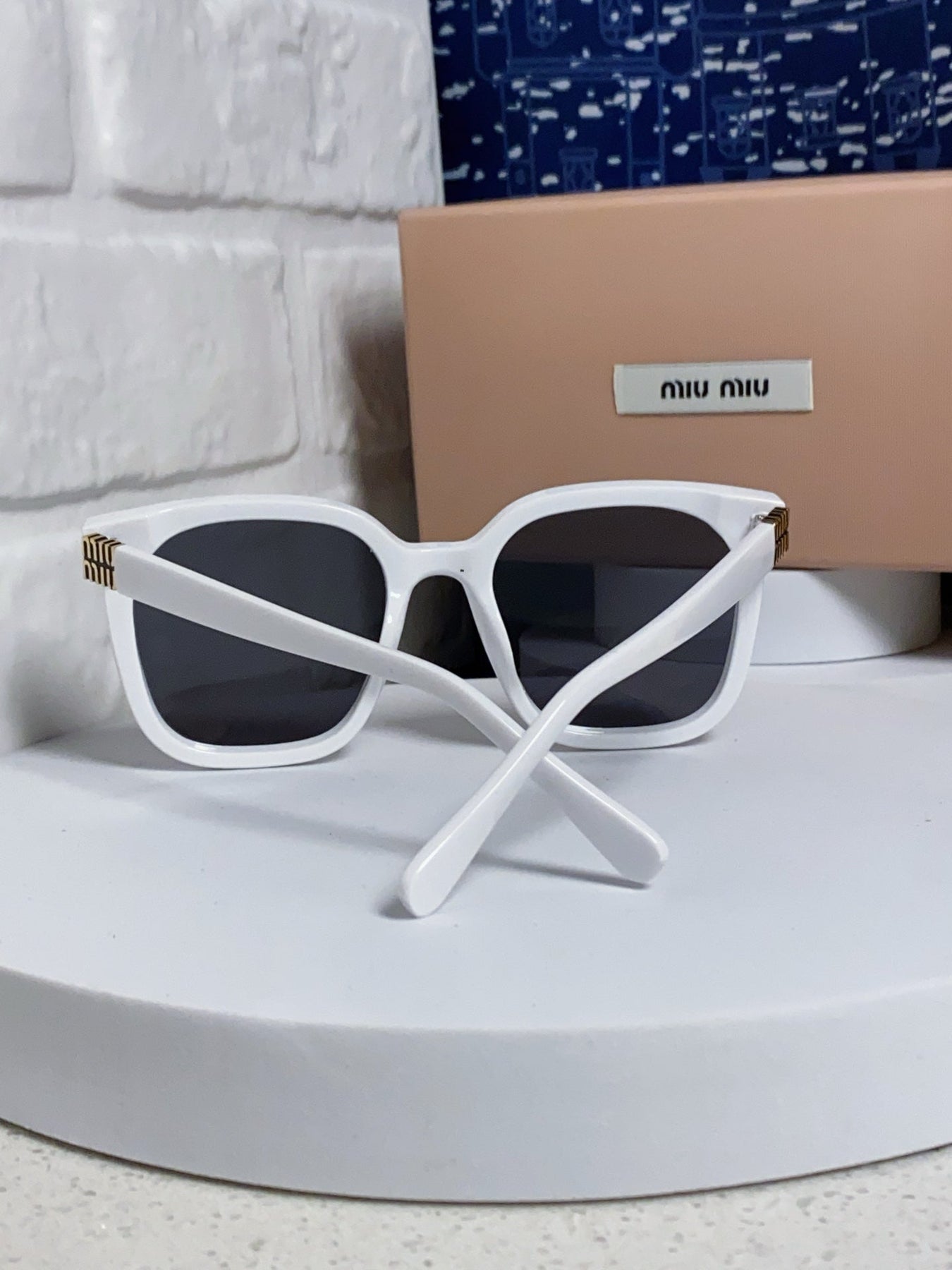 GLIMPSE SQUARE SUNGLASSES 554615 IN WHITE ACETATE