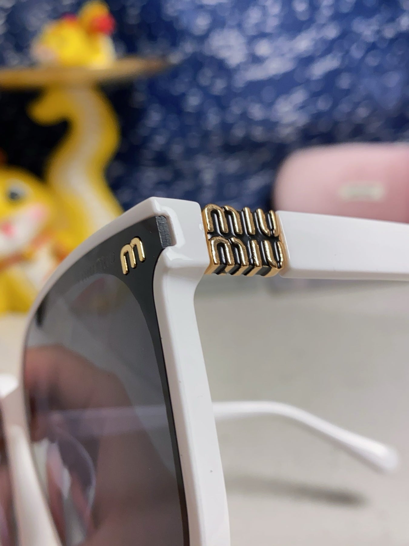 GLIMPSE SQUARE SUNGLASSES 554615 IN WHITE ACETATE