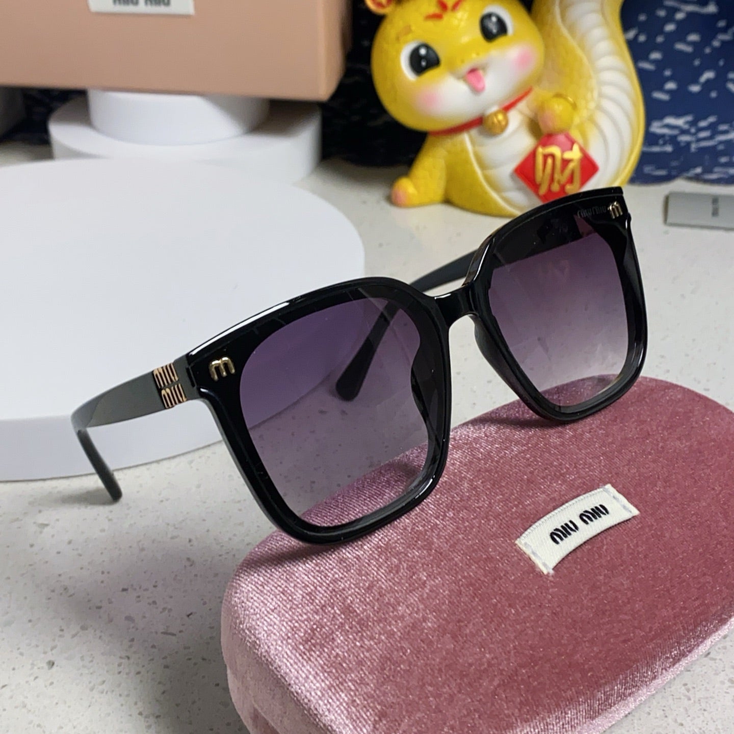 GLIMPSE SQUARE SUNGLASSES 554616 IN BLACK ACETATE GREY SMOKE LENS