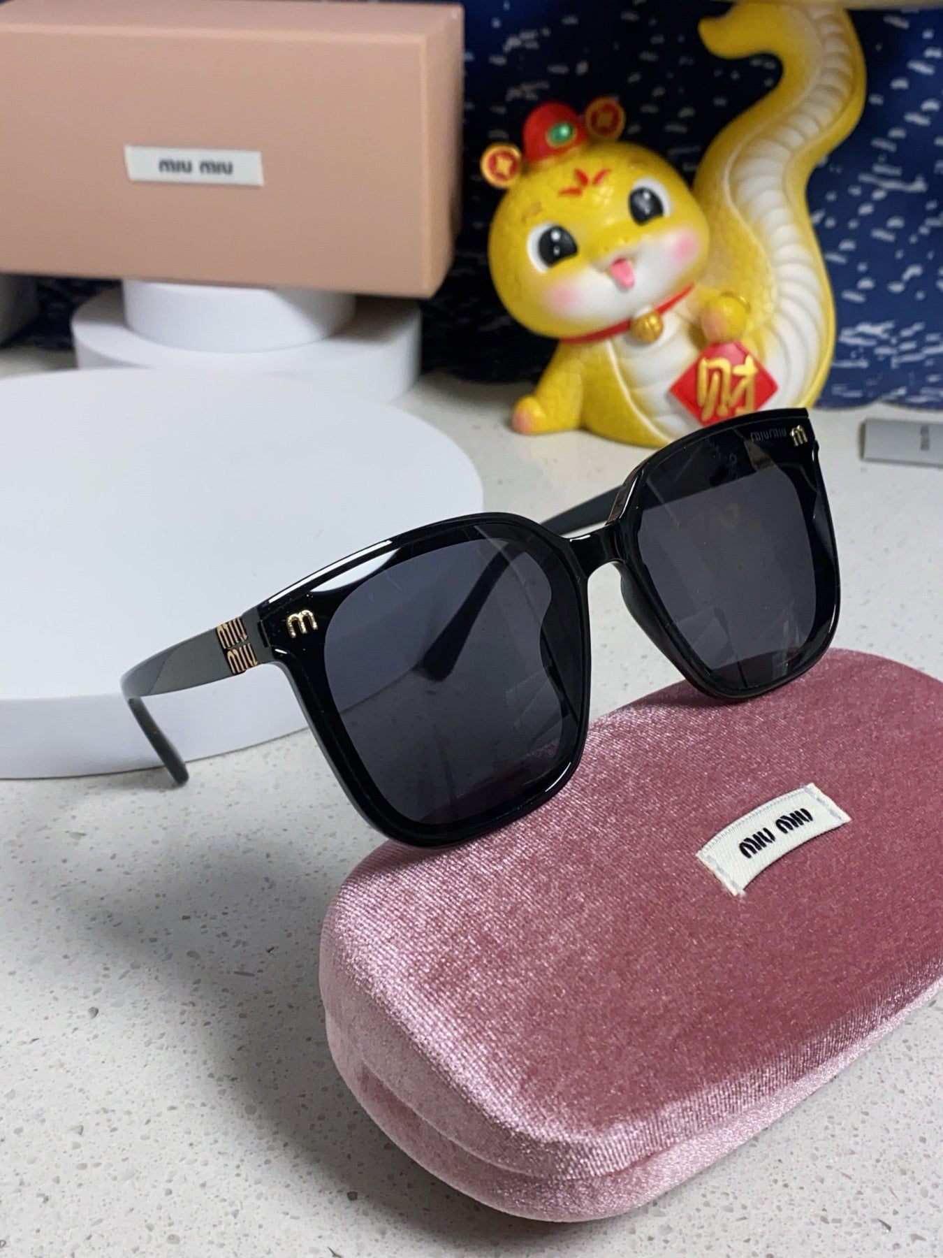 GLIMPSE SQUARE SUNGLASSES 554617 IN BLACK ACETATE BLACK LENS