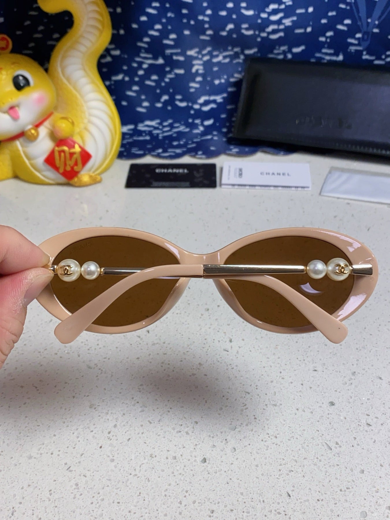 OVAL SUNGLASSES 640341 IN NUDE ACETATE METAL FRAME