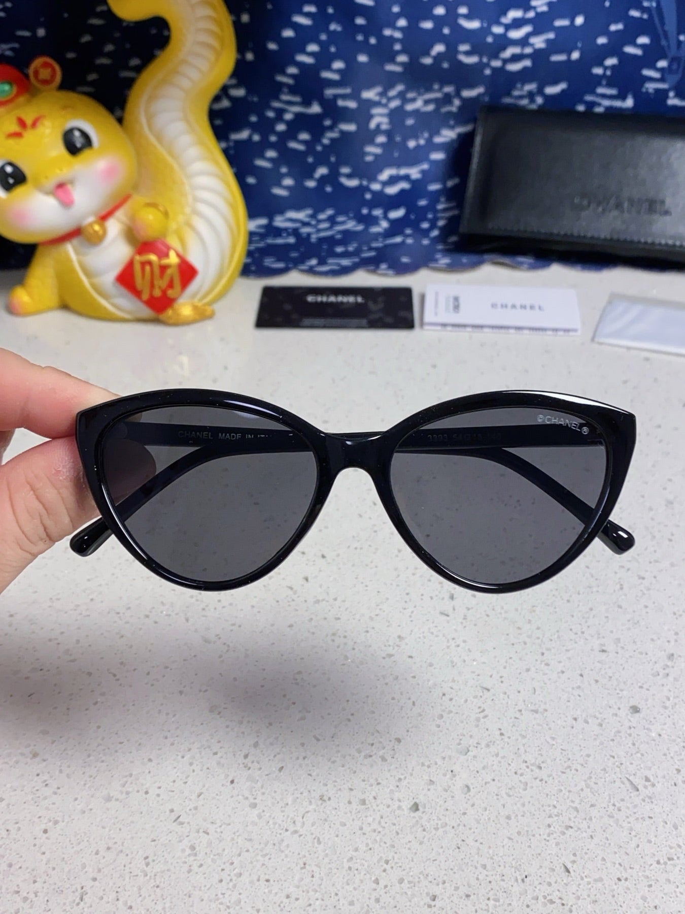 CAT EYE SUNGLASSES CH3393 IN BLACK ACETATE BLACK LENSES