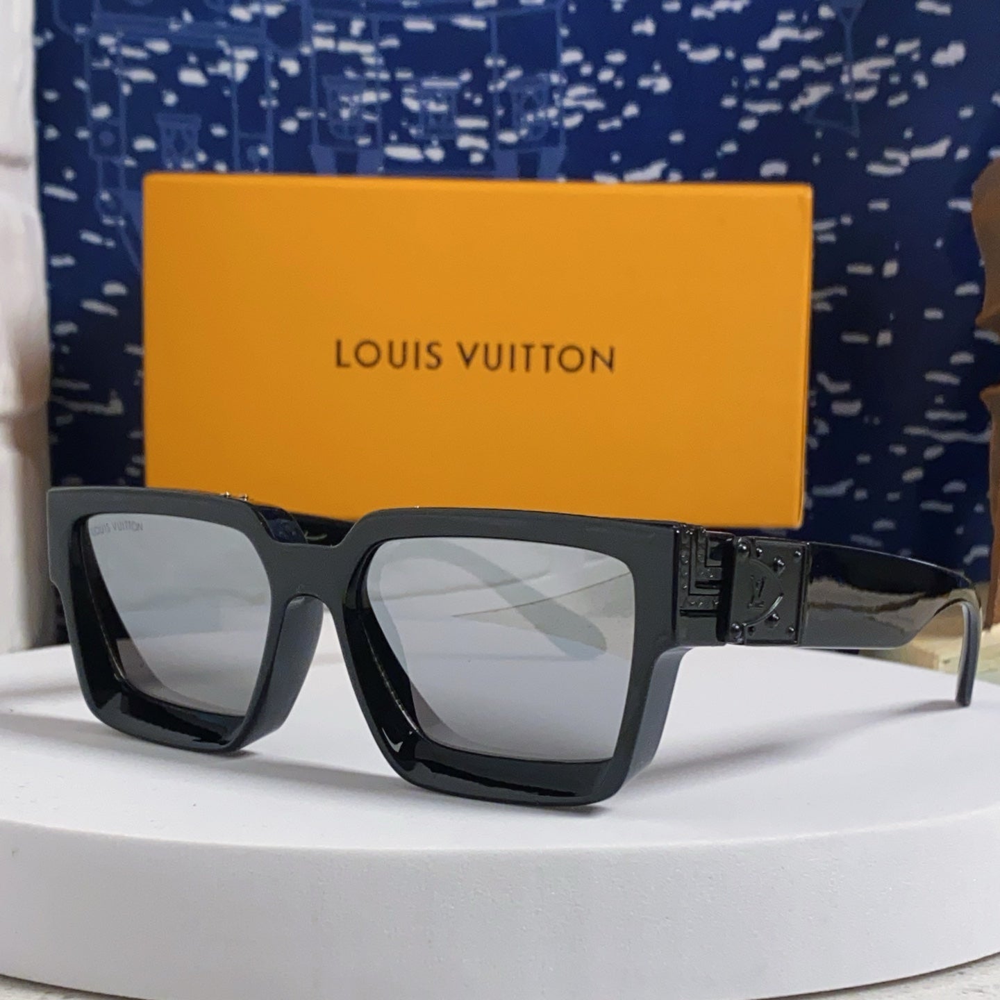 RECTANGLE SUNGLASSES 575846 IN BLACK ACETATE