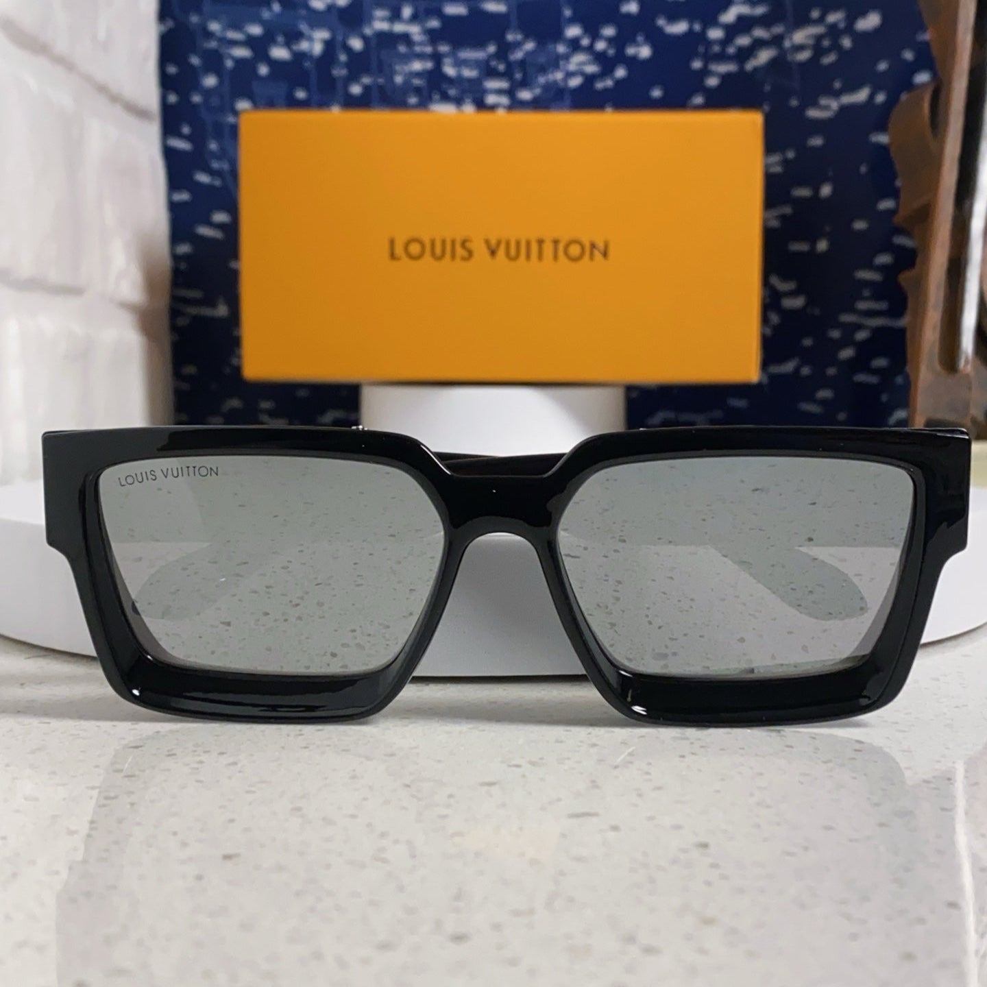 RECTANGLE SUNGLASSES 575846 IN BLACK ACETATE