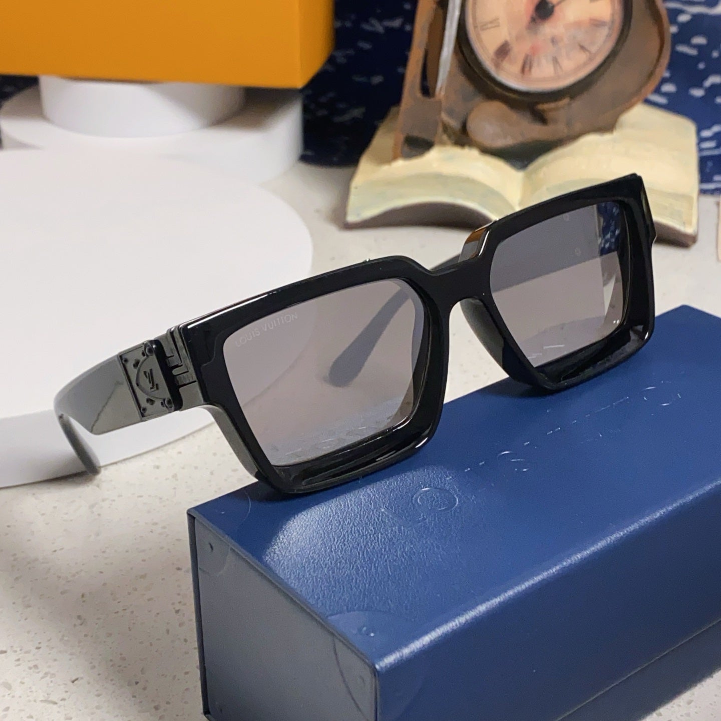 RECTANGLE SUNGLASSES 575846 IN BLACK ACETATE