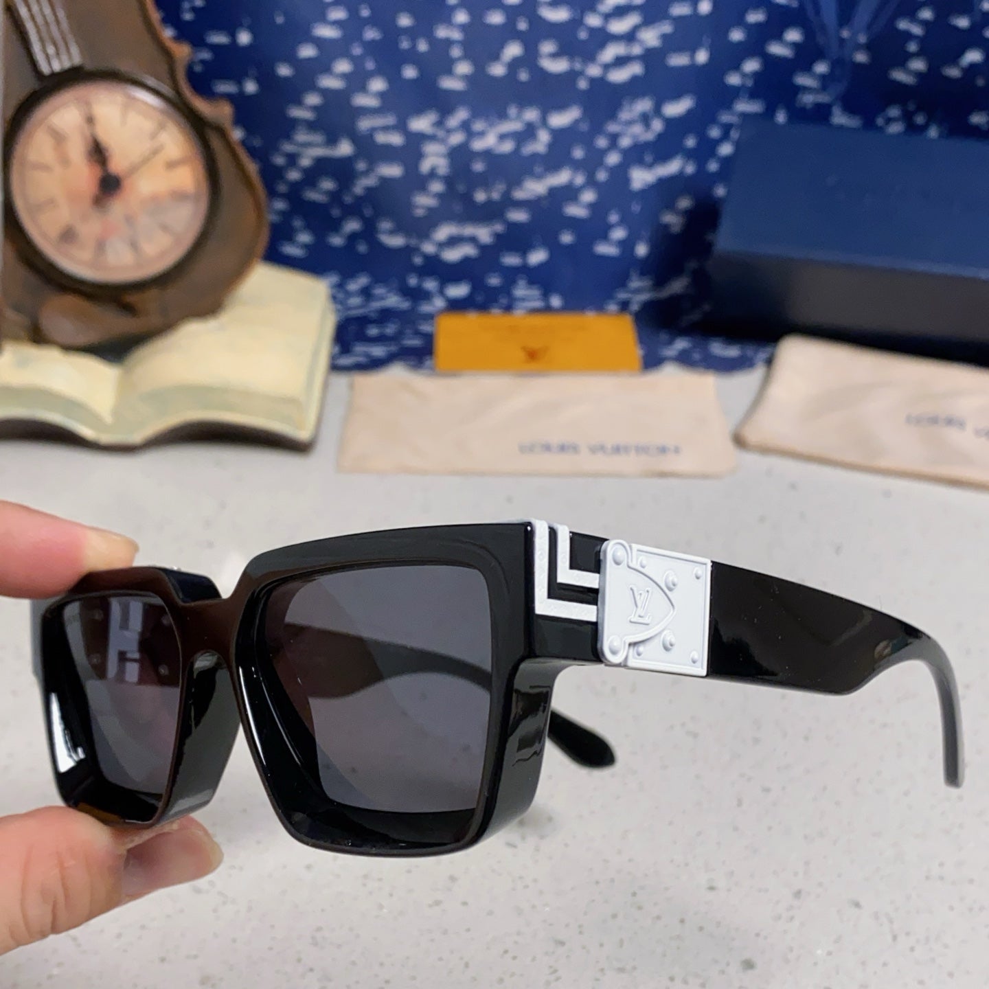 RECTANGLE SUNGLASSES 575849 BLACK IN ACETATE