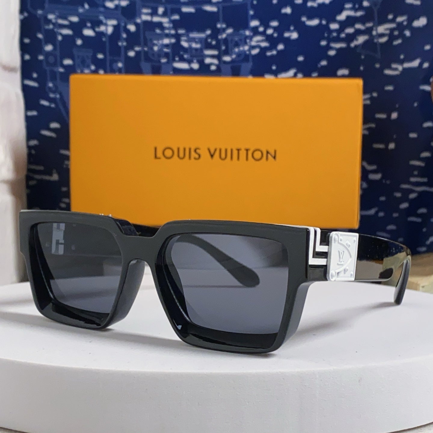 RECTANGLE SUNGLASSES 575849 BLACK IN ACETATE