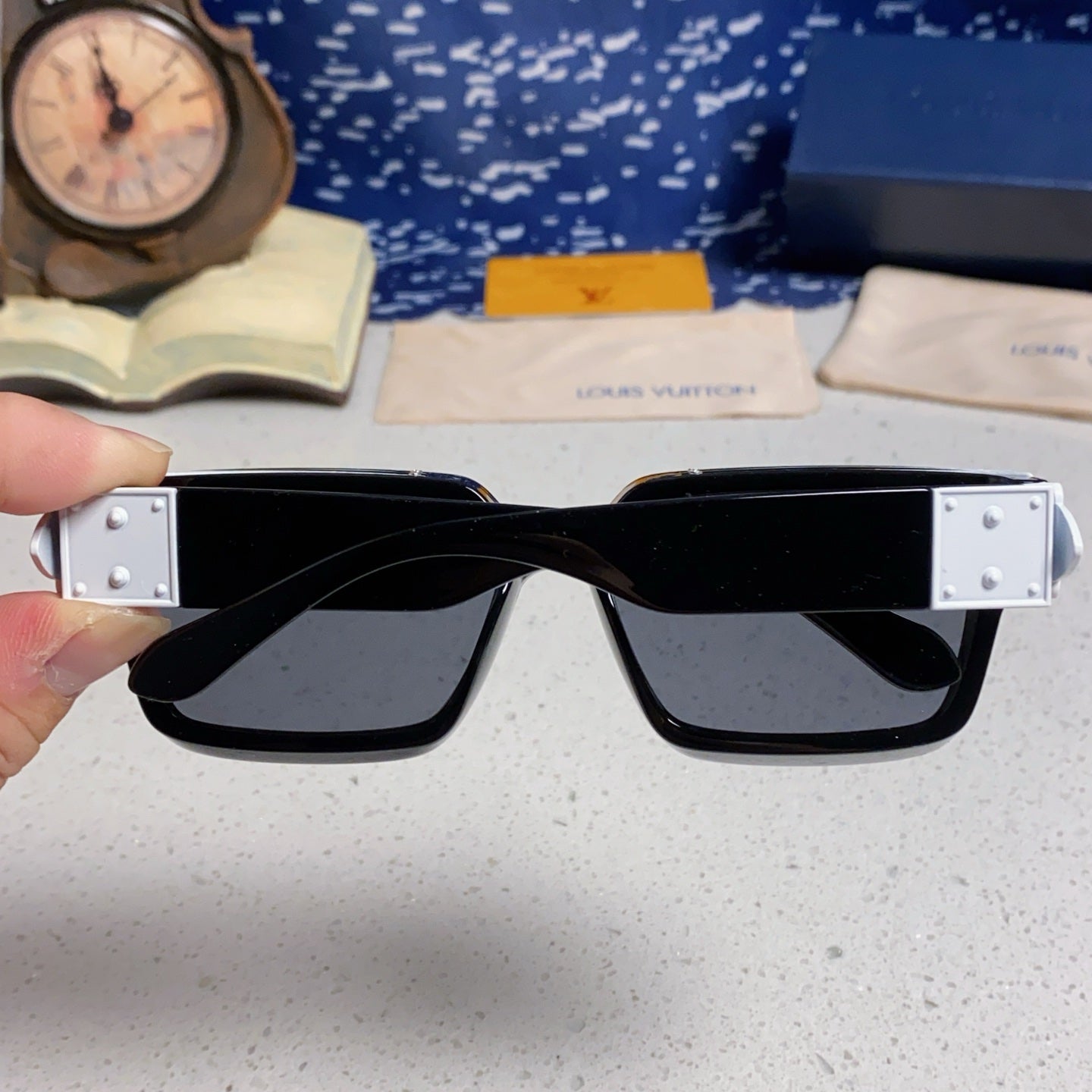 RECTANGLE SUNGLASSES 575849 BLACK IN ACETATE