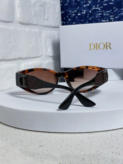 MONTAIGNE SUNGLASS 578114 IN HAVANA ACETATE