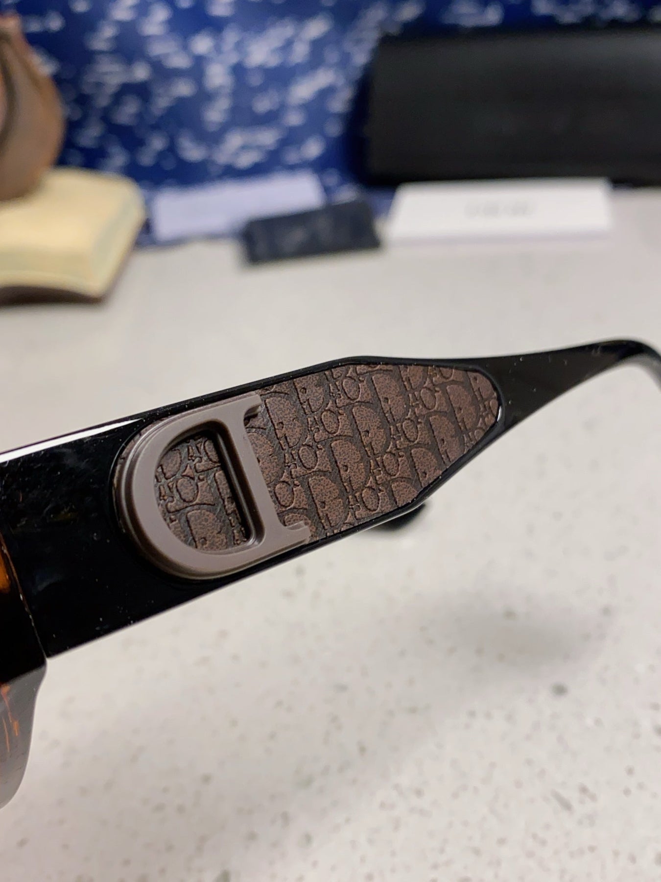 MONTAIGNE SUNGLASS 578114 IN HAVANA ACETATE