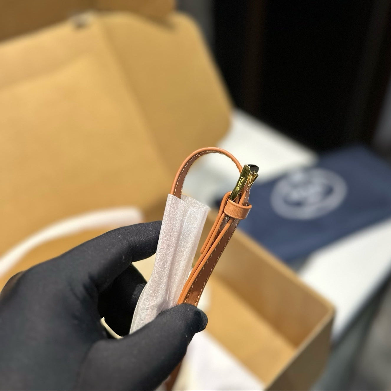 CROCHET SHOULDER BAG 18 IN BEIGE WOVEN RAFFIA CALFSKIN STRAP