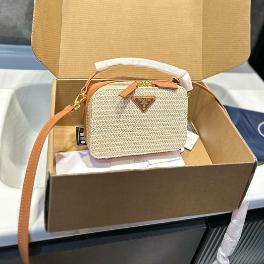 CROCHET SHOULDER BAG 18 IN BEIGE WOVEN RAFFIA CALFSKIN STRAP