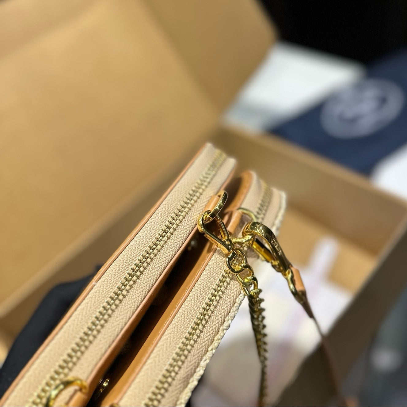 EMBROIDED LOGO TRIANGLE BAG 18 IN BEIGE WOVEN RAFFIA GOLD CHAIN