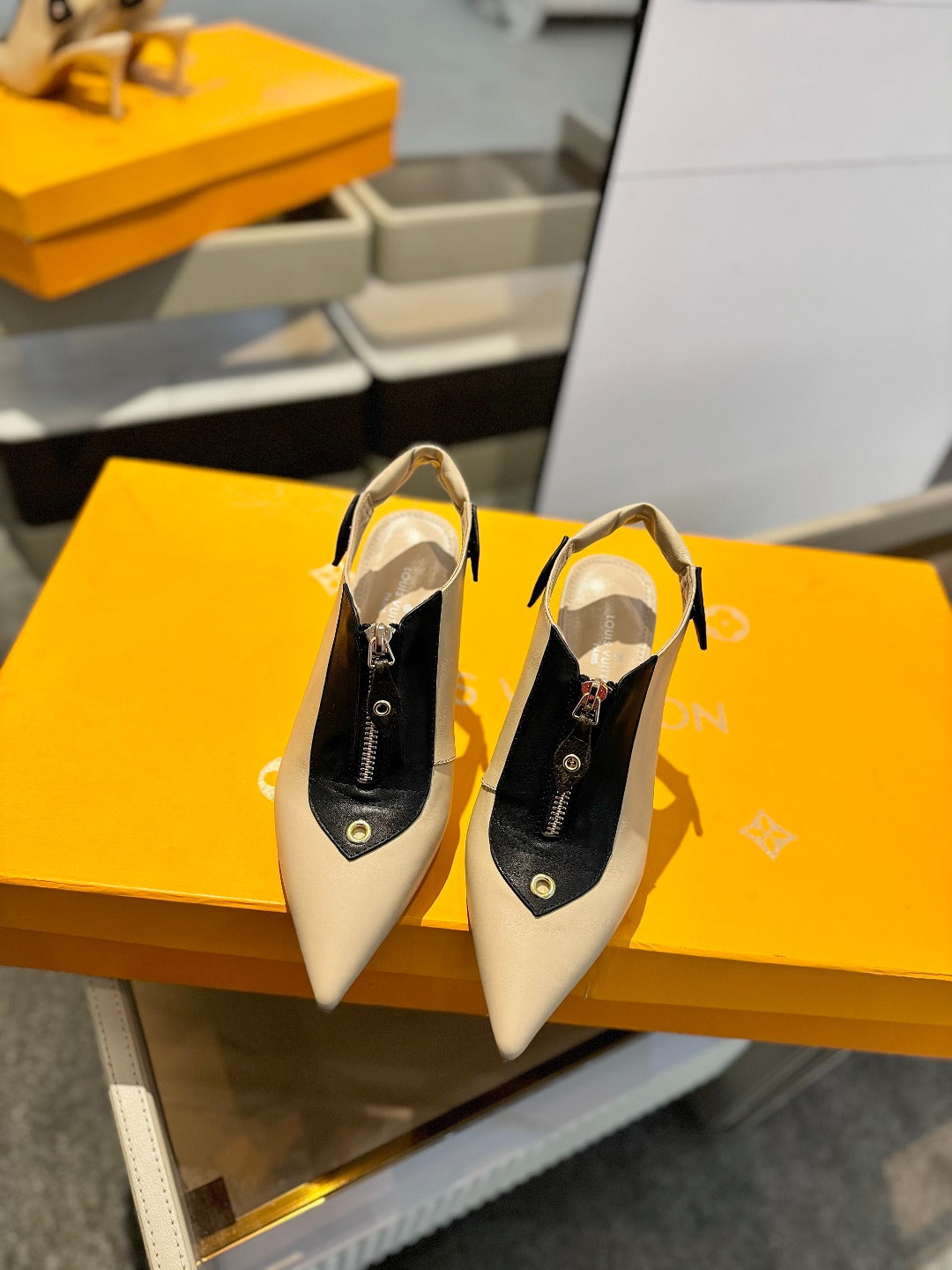 ALLURE HIGH 8 CM SLINGBACK IN SAND BROWN CALFSKIN