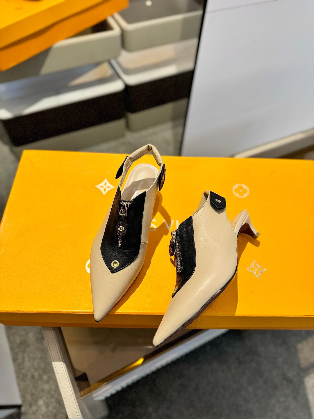 ALLURE HIGH 4.5 CM SLINGBACK IN SAND BROWN MIX BLACK CALFSKIN