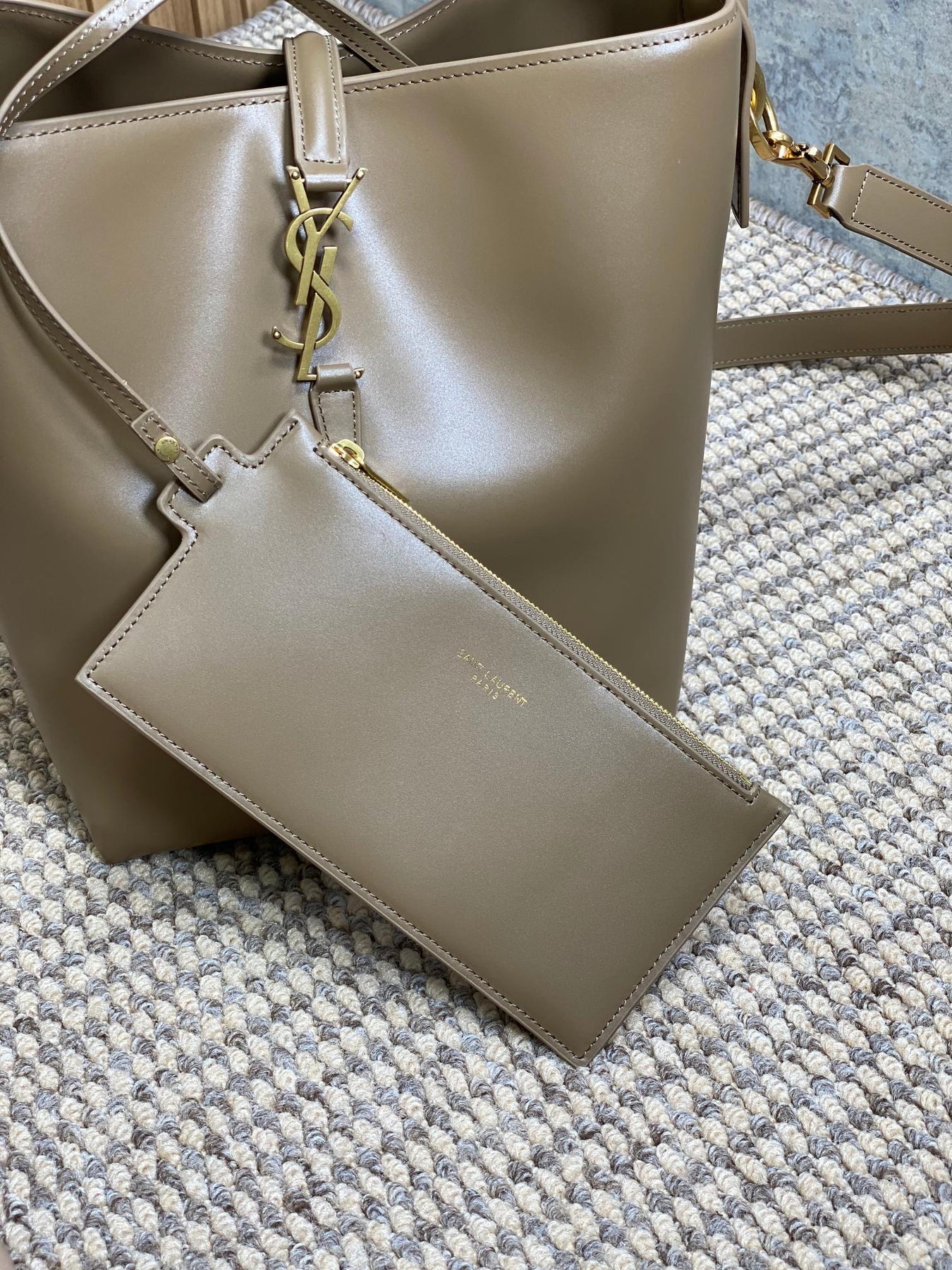 LE 37 MEDIUM BUCKET BAG 25 IN CEDAR BROWN CALFSKIN GOLD HARDWARE