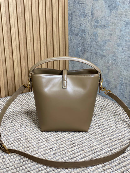 LE 37 SMALL BUCKET BAG 20 IN CEDAR BROWN CALFSKIN GOLD HARDWARE