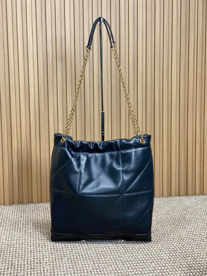 DRAWSTRING CHAIN STRAP SHOULDER BAG 39 IN NAVY BLUE QUILTED CALFSKIN