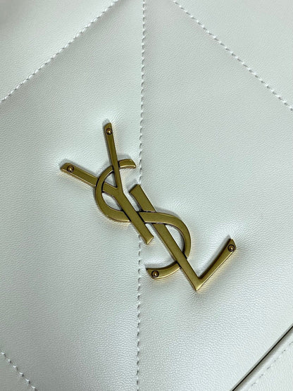 DRAWSTRING CHAIN STRAP SHOULDER BAG 39 IN WHITE QUILTED CALFSKIN