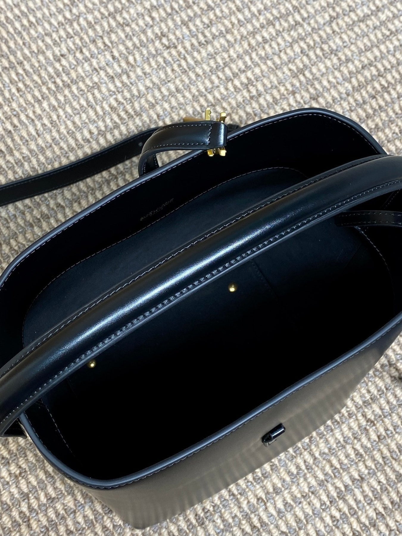 LE 37 MEDIUM BUCKET BAG 25 IN BLACK CALFSKIN GOLD HARDWARE