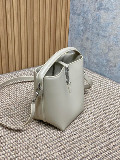 LE 37 SMALL BUCKET BAG 20 IN WHITE CALFSKIN SILVER HARDWARE