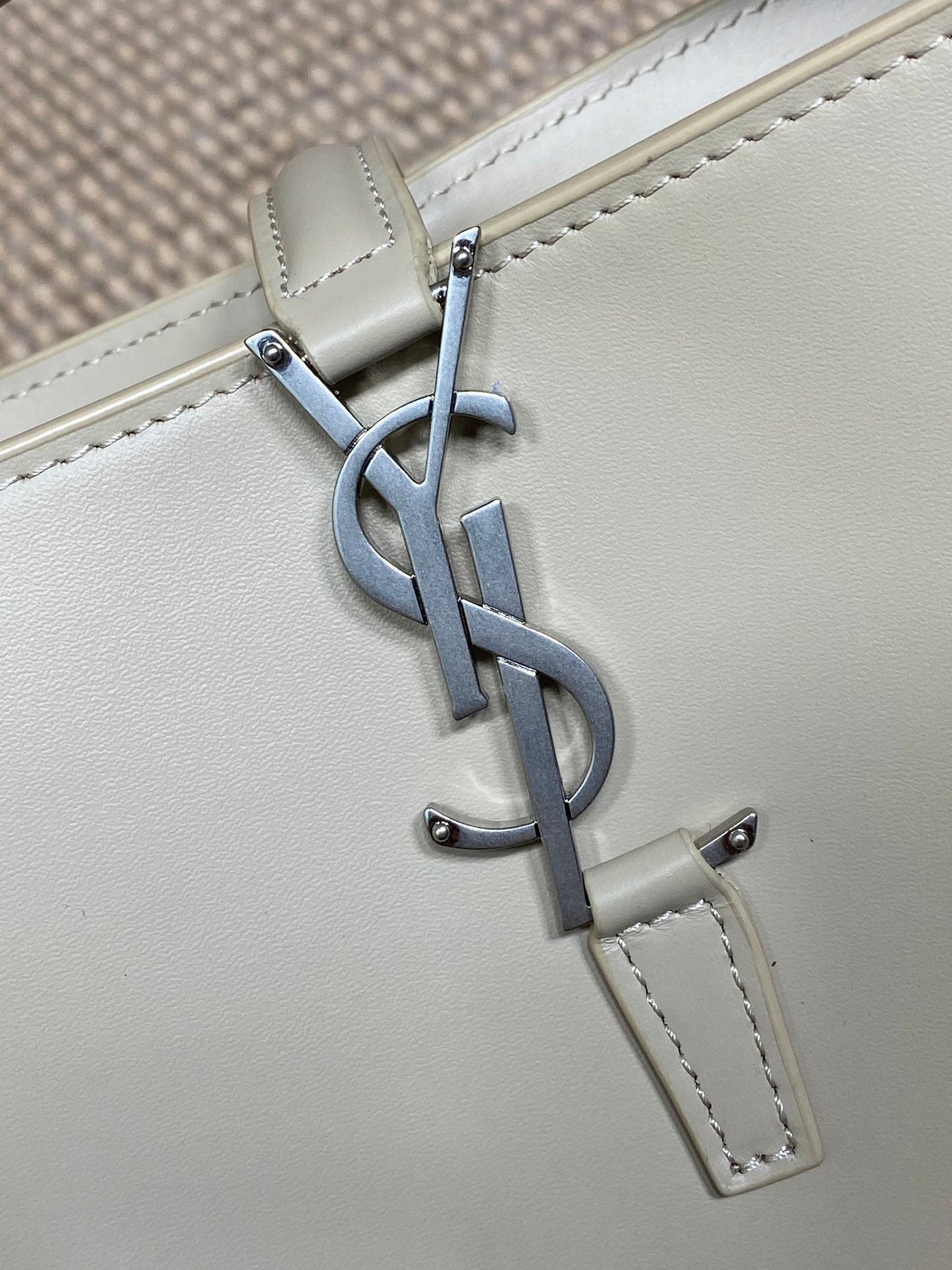 LE 37 SMALL BUCKET BAG 20 IN WHITE CALFSKIN SILVER HARDWARE