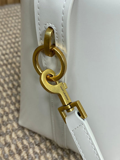 LE 37 SMALL BUCKET BAG 20 IN WHITE CALFSKIN GOLD HARDWARE