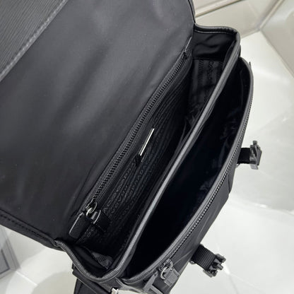 PRA SMALL 26 SHOULDERBAG IN BLACK SAFFIANO LEATHER