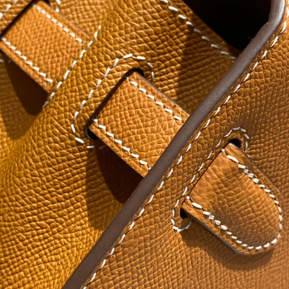 KELLY 28CM IN GOLD EPSOM CALFSKIN PALLADIUM HARDWARE