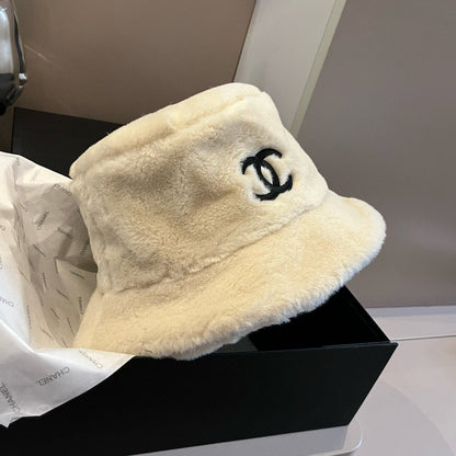 BUCKET HAT IN WHITE FLEECE 429804