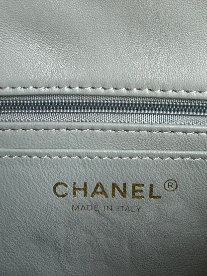 MINI FLAP BAG 20 IN LIGHT GRAY GLOSSY CALFSKIN GOLD HARDWARE