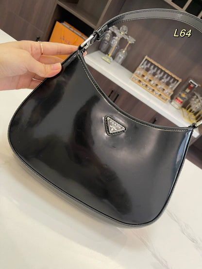 PRA 30 CLEO SHOULDER BAG IN BLACK BRUSHED LEATHER