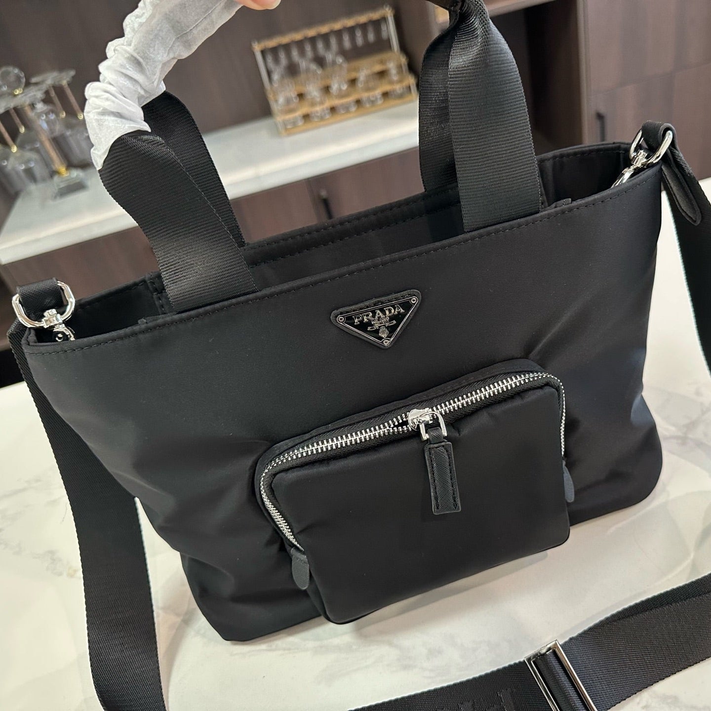 FRONT ZIP POCKET CROSSBODY BAG 32 IN BLACK RE-NYLON