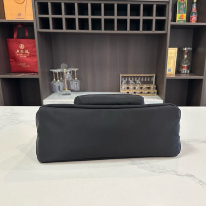 FRONT ZIP POCKET CROSSBODY BAG 32 IN BLACK RE-NYLON