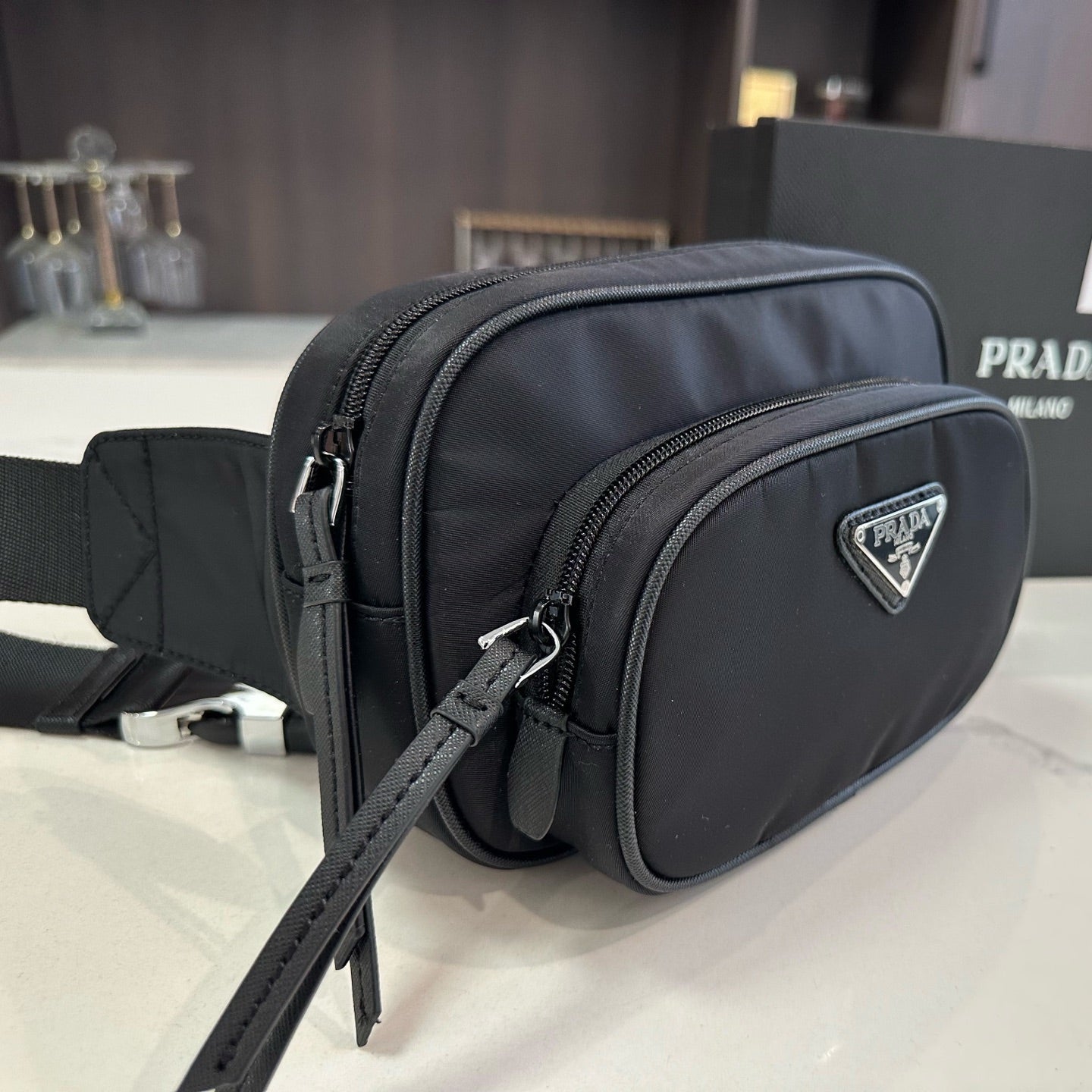 FRONT ZIP POCKET CROSSBODY BAG 24 IN BLACK RE-NYLON