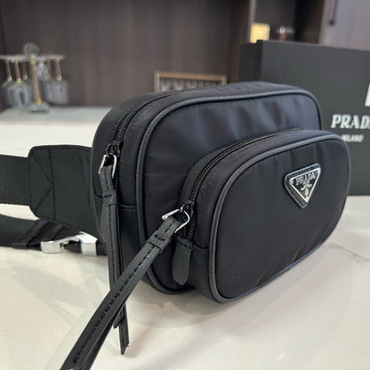 FRONT ZIP POCKET CROSSBODY BAG 24 IN BLACK RE-NYLON