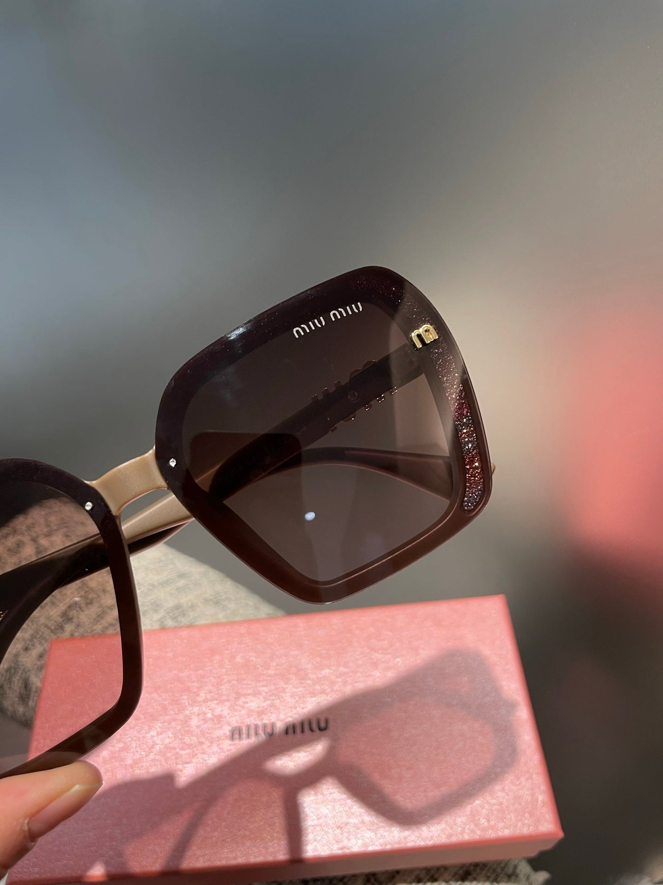 RUNWAY SQUARE SUNGLASSES 513099 IN BROWN ACETATE