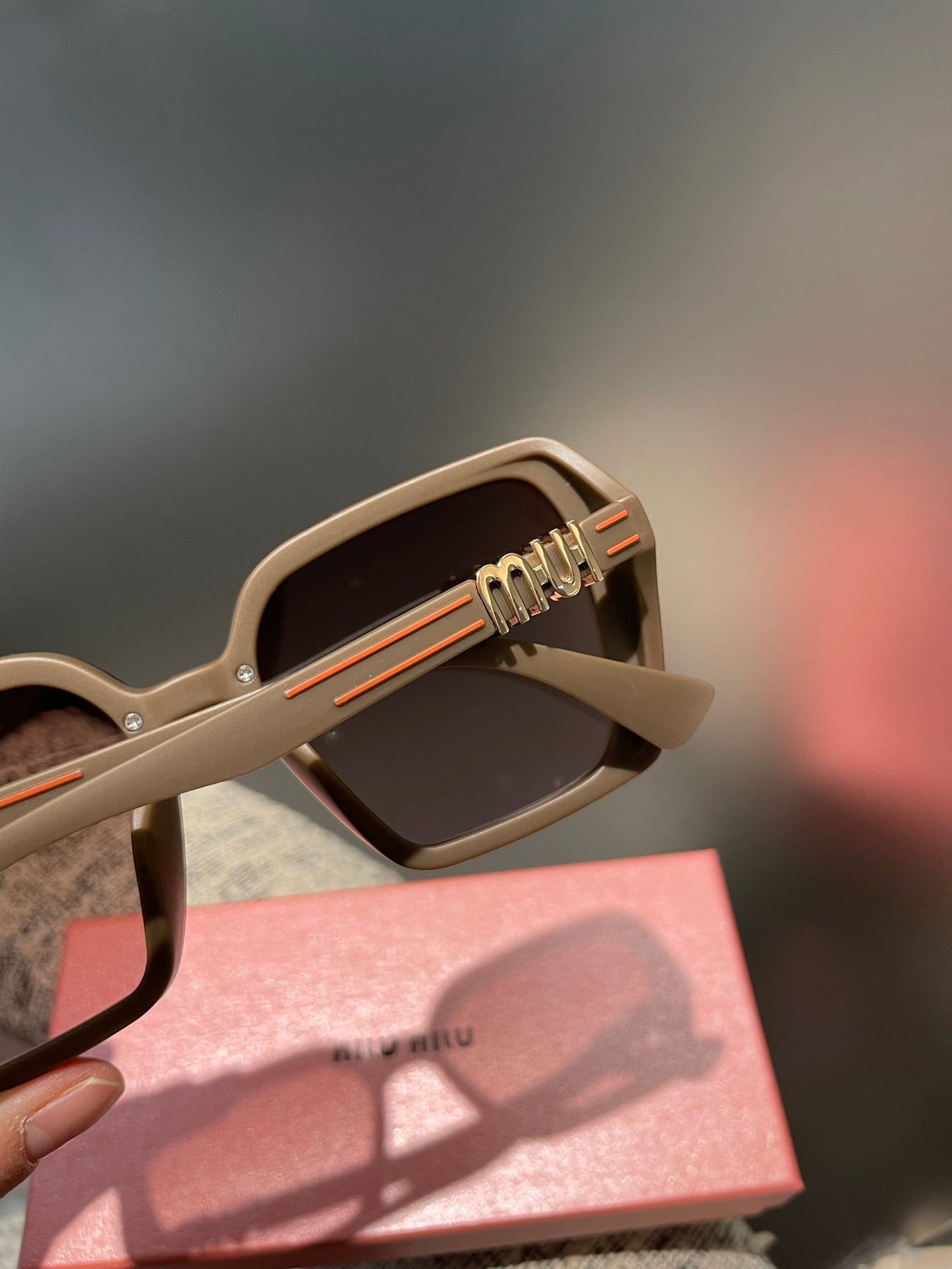 RUNWAY SQUARE SUNGLASSES 513099 IN BROWN ACETATE