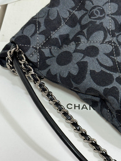 DRAWSTRING FLORAL PRINT SHOULDER BAG 20 IN BLACK MIX GREY DENIM
