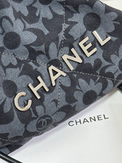 DRAWSTRING FLORAL PRINT SHOULDER BAG 20 IN BLACK MIX GREY DENIM