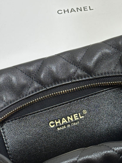 QUILTED HOBO CARGO BAG 31 IN BLACK CALFSKIN GOLD CHAIN