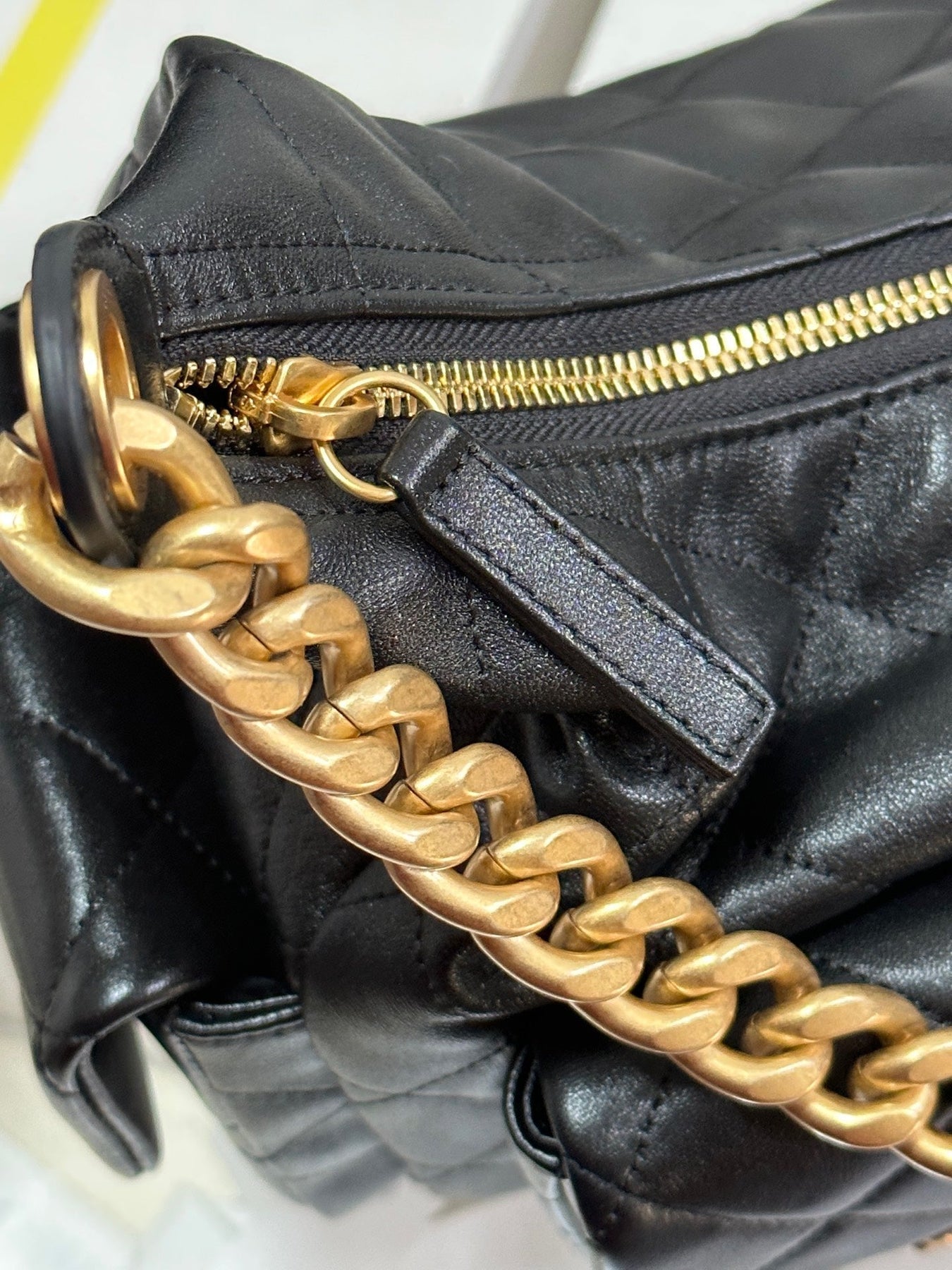 QUILTED HOBO CARGO BAG 31 IN BLACK CALFSKIN GOLD CHAIN