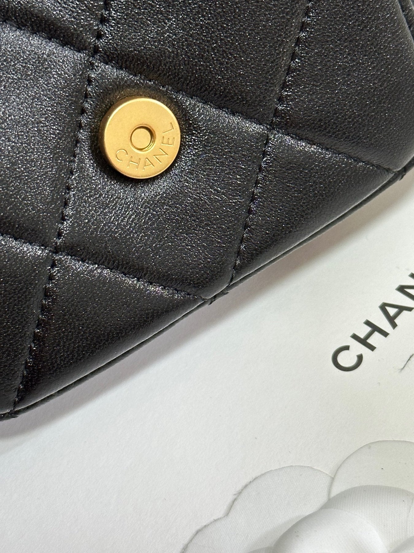 QUILTED HOBO CARGO BAG 31 IN BLACK CALFSKIN GOLD CHAIN