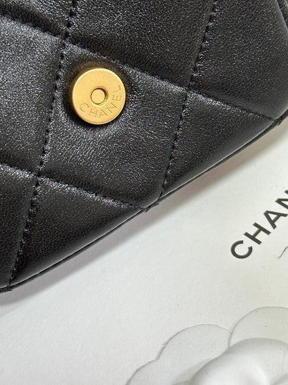 QUILTED HOBO CARGO BAG 31 IN BLACK CALFSKIN GOLD CHAIN