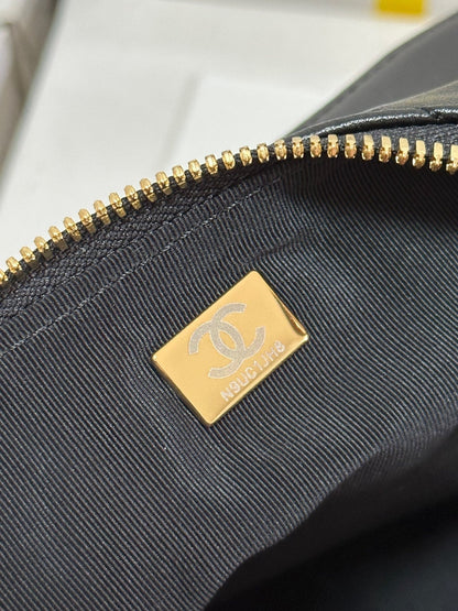 QUILTED HOBO CARGO BAG 31 IN BLACK CALFSKIN GOLD CHAIN